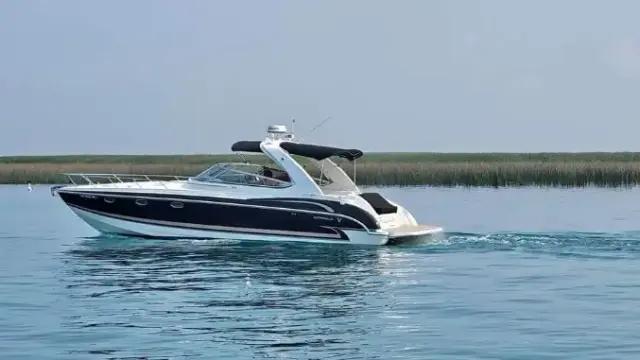 Formula 370 Sun Sport