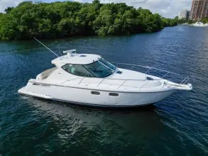 Thumbnail von Tiara Yachts 3900 Sovran