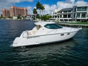 Thumbnail von Tiara Yachts 3900 Sovran