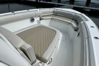 Thumbnail von Boston Whaler 330 Outrage