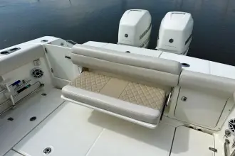 Thumbnail von Boston Whaler 330 Outrage