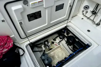 Thumbnail von Boston Whaler 330 Outrage