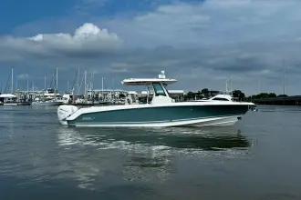 Thumbnail von Boston Whaler 330 Outrage