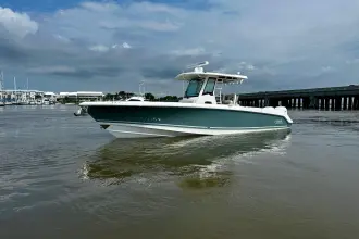 Thumbnail von Boston Whaler 330 Outrage