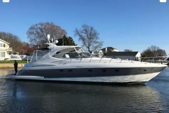 Cruisers Yachts 560 Express