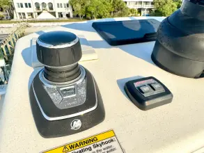 Thumbnail von Boston Whaler 285 Conquest Pilothouse