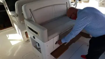 Thumbnail von Boston Whaler 380 Realm