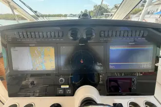 Thumbnail von Boston Whaler 380 Realm