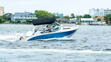 Sea Ray SDX 230 Outboard