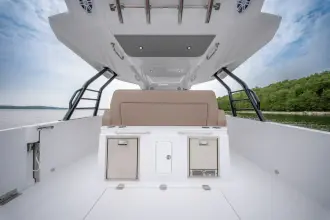 Thumbnail von Cruisers Yachts 38 VTR