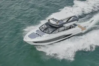 Cruisers Yachts 57 FLY