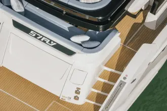 Thumbnail von Cruisers Yachts 57 FLY