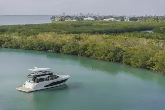 Thumbnail von Cruisers Yachts 57 FLY