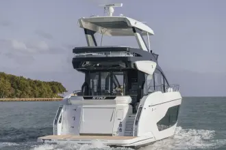 Thumbnail von Cruisers Yachts 57 FLY