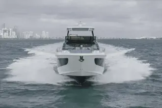 Thumbnail von Cruisers Yachts 57 FLY