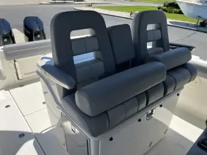 Thumbnail von Boston Whaler 330 Outrage
