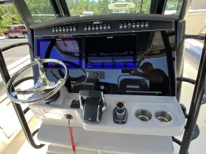 Thumbnail von Boston Whaler 330 Outrage