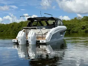 Thumbnail von Cruisers Yachts 42 GLS OB