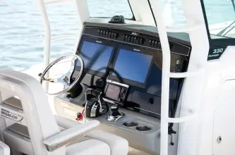 Thumbnail von Boston Whaler 330 Outrage