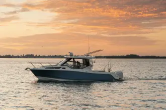 Thumbnail von Boston Whaler 325 Conquest