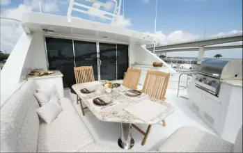 Thumbnail von Cheoy Lee 95 Motor-Yacht FOOTLOOSE