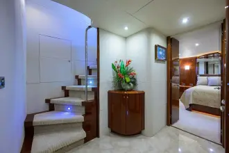 Thumbnail von Lazzara Yachts 80 Skylounge M.Y. WILLYN