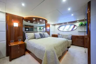Thumbnail von Lazzara Yachts 80 Skylounge M.Y. WILLYN