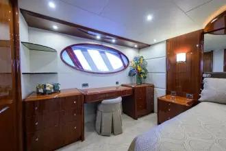 Thumbnail von Lazzara Yachts 80 Skylounge M.Y. WILLYN