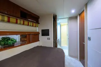 Thumbnail von Lazzara Yachts 80 Skylounge M.Y. WILLYN