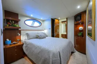 Thumbnail von Lazzara Yachts 80 Skylounge M.Y. WILLYN