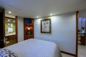 Thumbnail von Lazzara Yachts 80 Skylounge M.Y. WILLYN