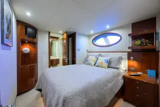 Thumbnail von Lazzara Yachts 80 Skylounge M.Y. WILLYN