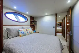 Thumbnail von Lazzara Yachts 80 Skylounge M.Y. WILLYN