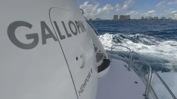 Thumbnail von Hatteras 80 Enclosed Bridge Skylounge Gallopin