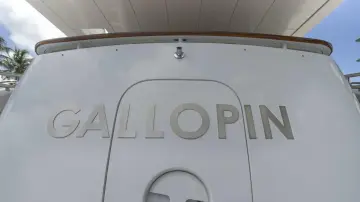 Thumbnail von Hatteras 80 Enclosed Bridge Skylounge Gallopin