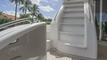 Thumbnail von Hatteras 80 Enclosed Bridge Skylounge Gallopin