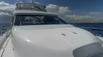 Thumbnail von Hatteras 80 Enclosed Bridge Skylounge Gallopin