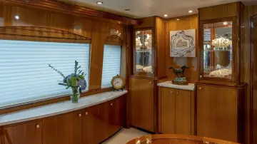 Thumbnail von Hatteras 80 Enclosed Bridge Skylounge Gallopin