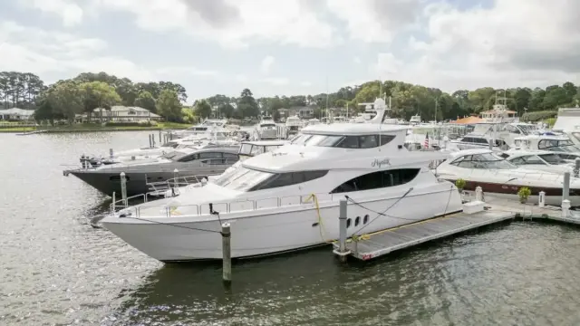 Hatteras 80 Enclosed Bridge Skylounge MAJESTIK