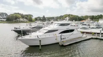 Hatteras 80 Enclosed Bridge Skylounge MAJESTIK