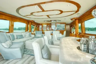 Thumbnail von Hatteras 80 Enclosed Bridge Skylounge MAJESTIK
