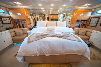 Thumbnail von Lazzara Yachts 76 Skylounge Dare to Dream