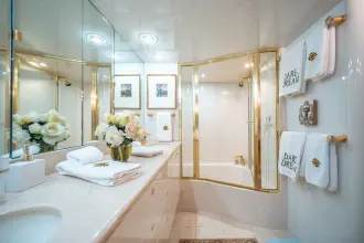 Thumbnail von Lazzara Yachts 76 Skylounge Dare to Dream