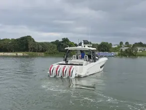 Thumbnail von Boston Whaler 420 Outrage BFT