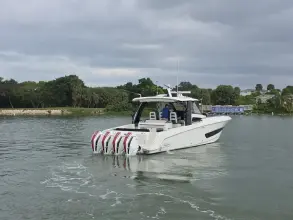 Thumbnail von Boston Whaler 420 Outrage BFT