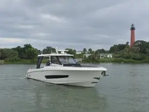 Thumbnail von Boston Whaler 420 Outrage BFT