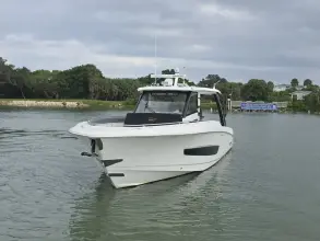 Thumbnail von Boston Whaler 420 Outrage BFT