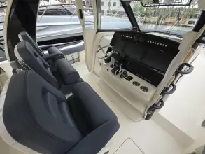 Thumbnail von Boston Whaler 420 Outrage BFT