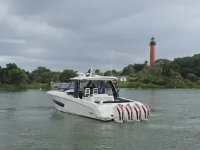 Thumbnail von Boston Whaler 420 Outrage BFT