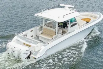 Boston Whaler 380 Outrage FELLOWSHIP